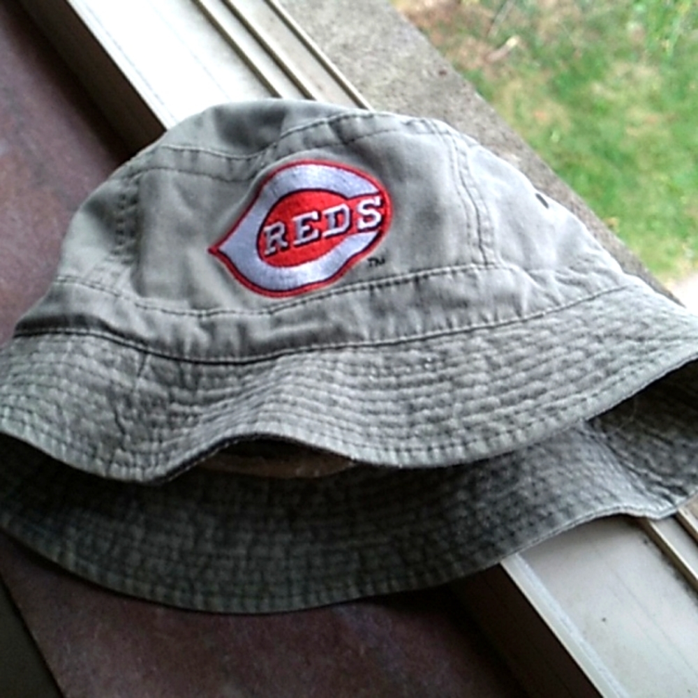 Hat REDS